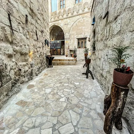 Takunya Cave Hotel *