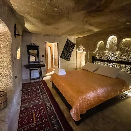 Hotel Takunya Cave *