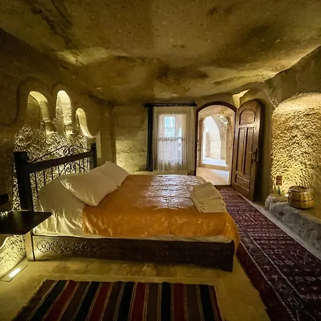 Takunya Cave 格雷梅