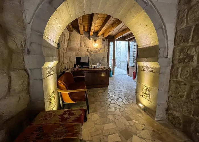 Takunya Cave Hotel *