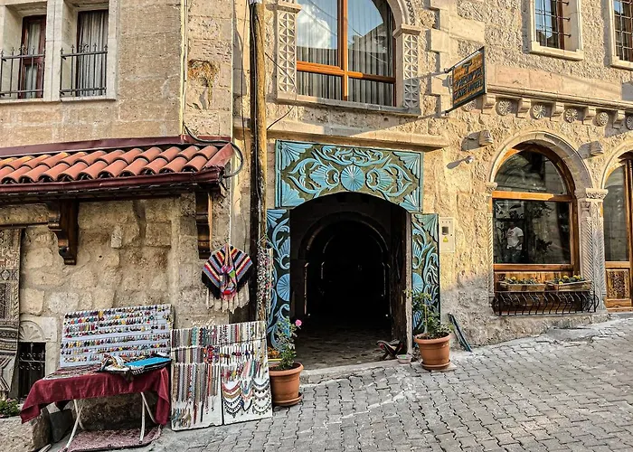 Hotel Takunya Cave *