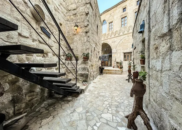 Hotel Takunya Cave *