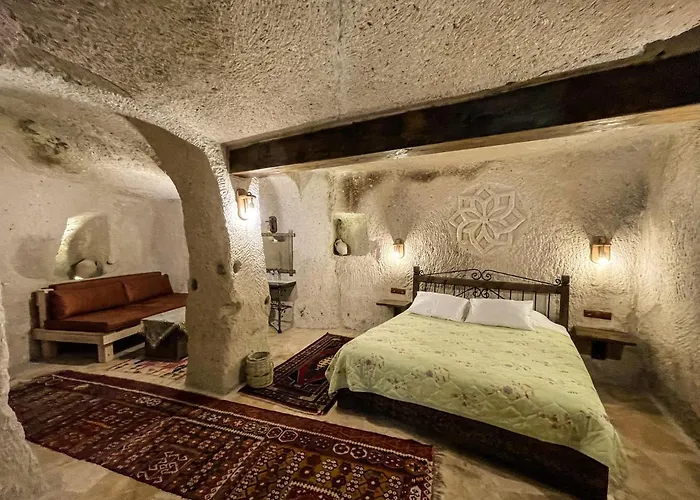 Hotel Takunya Cave *