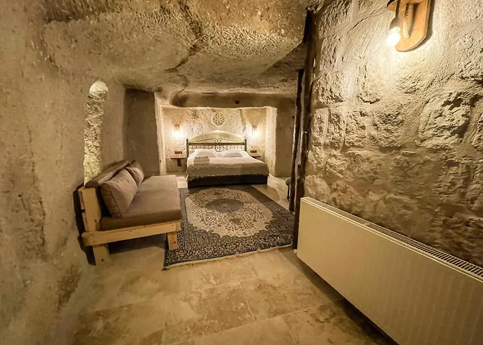 Hotel Takunya Cave *