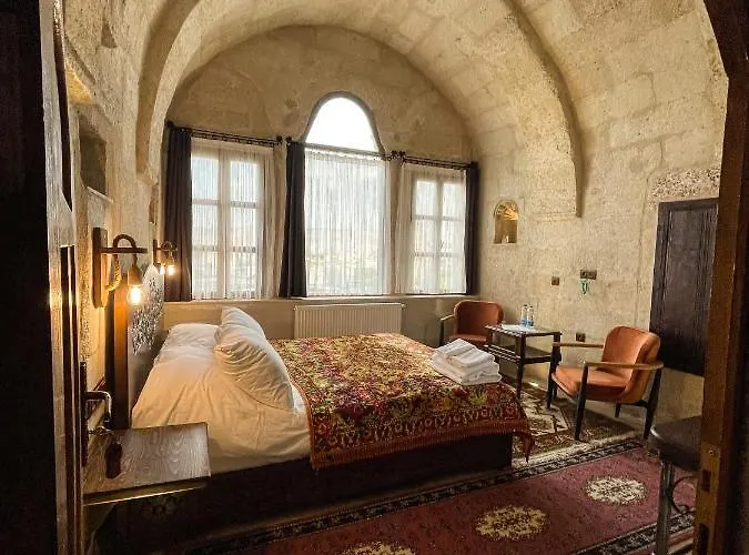 Hotel Takunya Cave *